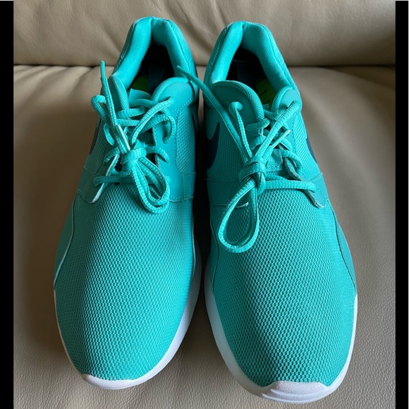 Nike Men’s Roshe Shoes - Picture 2 of 4